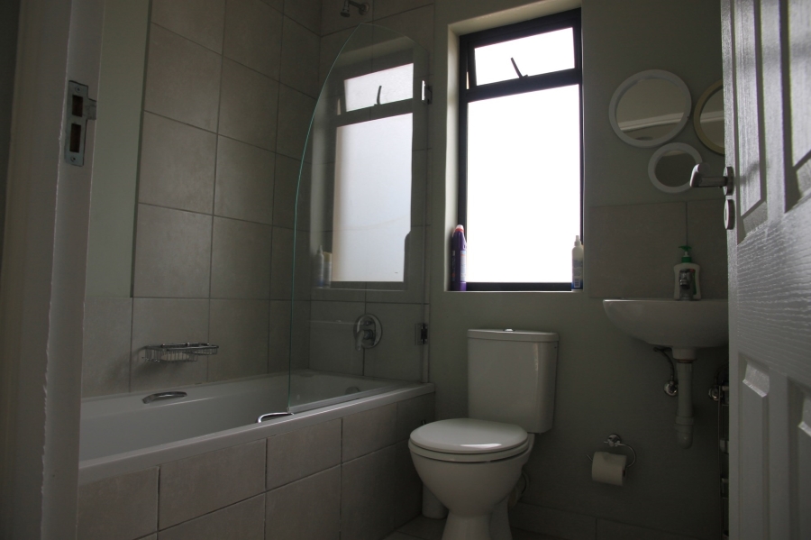 To Let 3 Bedroom Property for Rent in Kidds Beach Eastern Cape